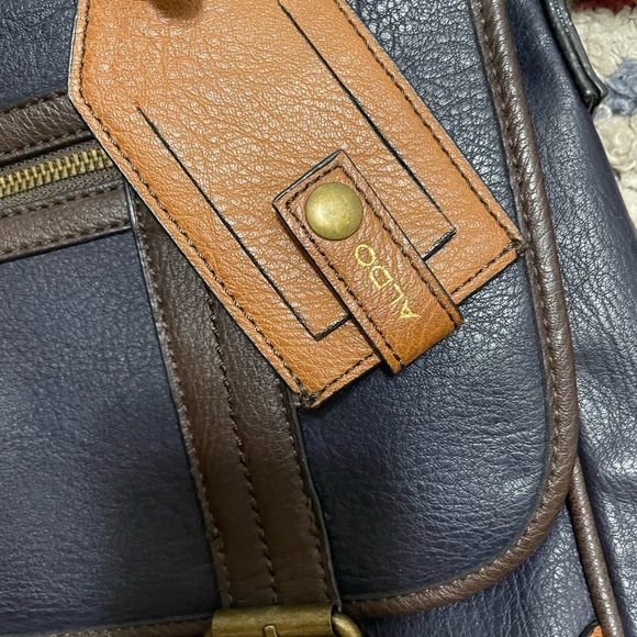 Aldo Laptop Messenger Bag with adjustable straps - Picture 4 of 13